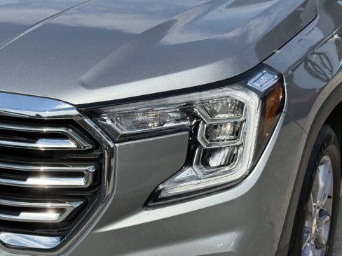 Used 2024 GMC Terrain SLT image 11