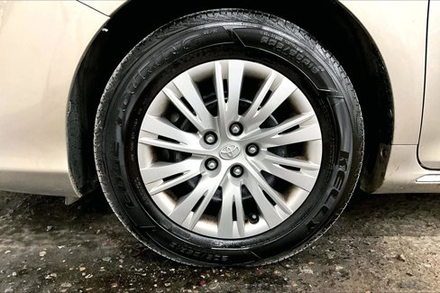 Used 2014 Toyota Camry LE image 8