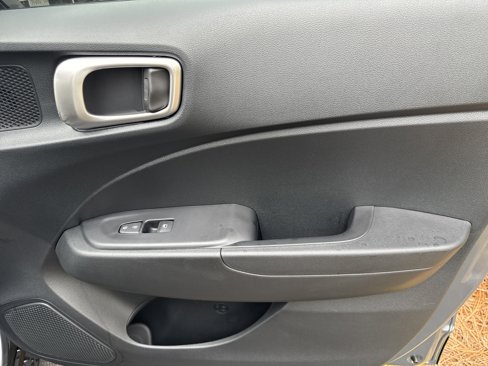 New 2025 Hyundai Venue SEL image 18