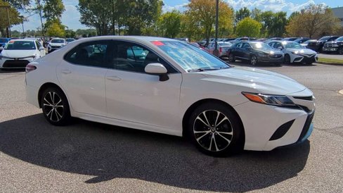 Used 2018 Toyota Camry SE image 2