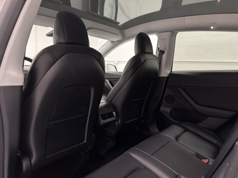 Used 2021 Tesla Model Y Long Range image 12