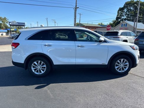 Used 2017 Kia Sorento LX w/ LX Convenience Package image 8