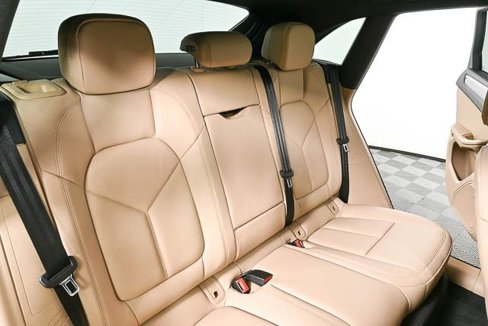 Certified 2025 Porsche Macan image 18