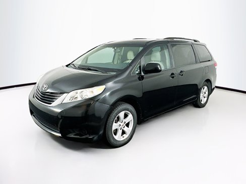 Used 2013 Toyota Sienna LE image 3