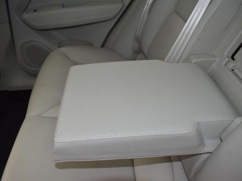 Used 2022 Volvo XC60 B5 Momentum w/ Climate Package image 17