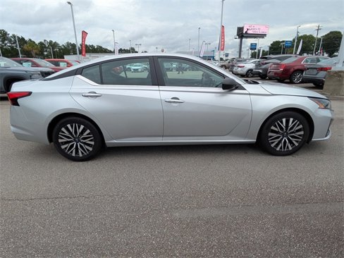 Used 2024 Nissan Altima 2.5 SV image 6
