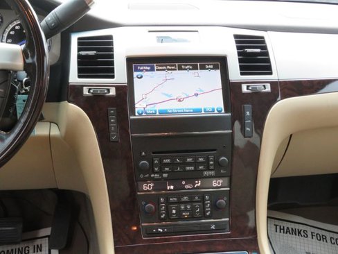 Used 2011 Cadillac Escalade ESV Premium image 25