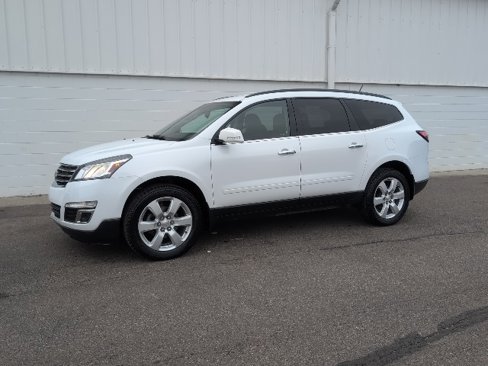 Used 2017 Chevrolet Traverse LT w/ Style and Technology Package image 2