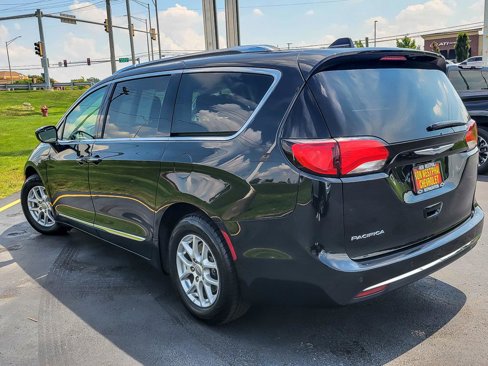 Used 2020 Chrysler Pacifica Touring-L image 7
