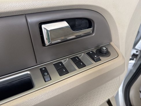 Used 2010 Ford Expedition XLT image 12