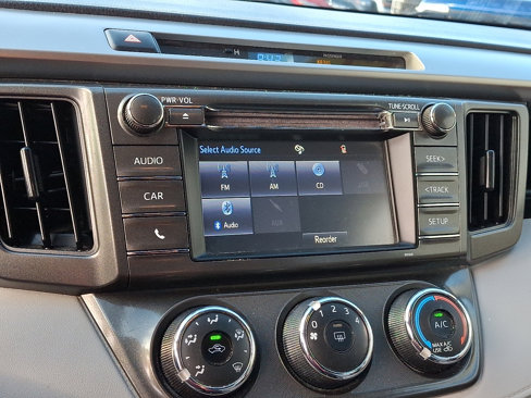 Used 2015 Toyota RAV4 LE image 17