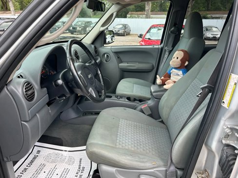 Used 2005 Jeep Liberty Sport image 12