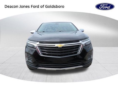 Used 2023 Chevrolet Equinox LT w/ Driver Convenience Package image 2