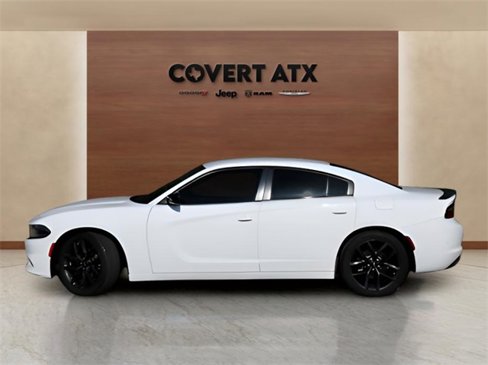 Used 2019 Dodge Charger SXT image 2