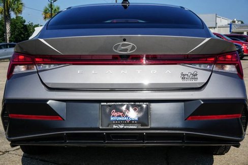 Used 2024 Hyundai Elantra SEL w/ Convenience Package image 6