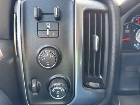 Used 2018 Chevrolet Silverado 1500 LT w/ All Star Edition image 21