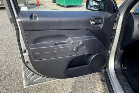 Used 2015 Jeep Patriot Sport image 19