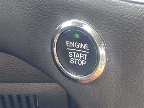 Used 2024 Ford Edge Titanium image 19