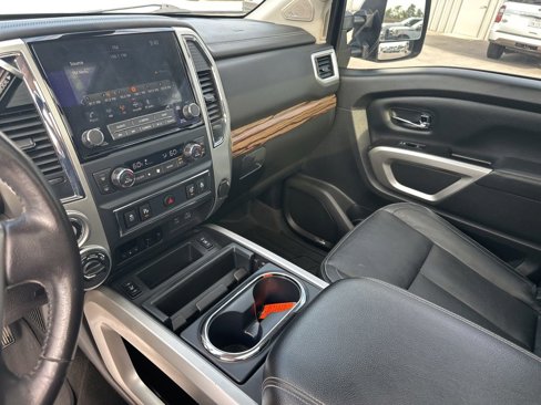 Used 2020 Nissan Titan SL w/ Moonroof Package image 32