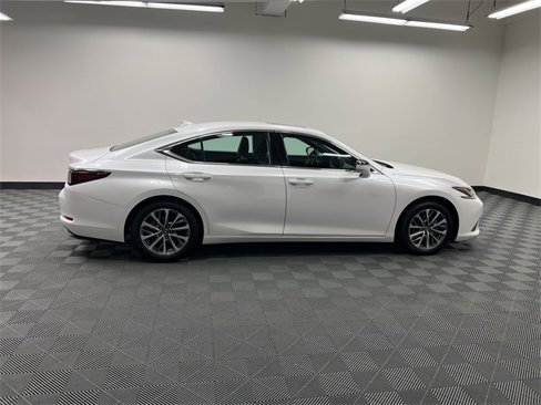 Certified 2022 Lexus ES 350 image 4