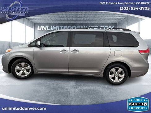 Used 2012 Toyota Sienna LE image 7