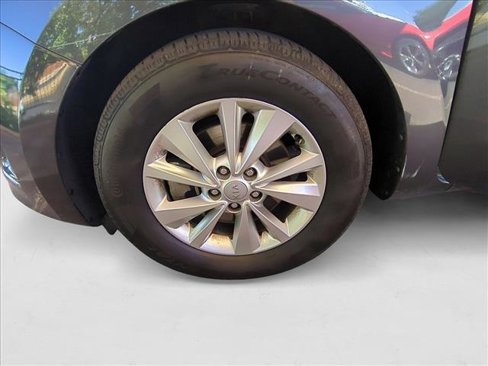 Used 2017 Kia Sedona LX image 24