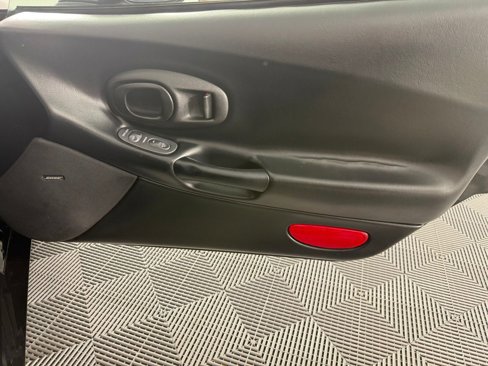 Used 1998 Chevrolet Corvette Coupe w/ Memory Pkg image 17