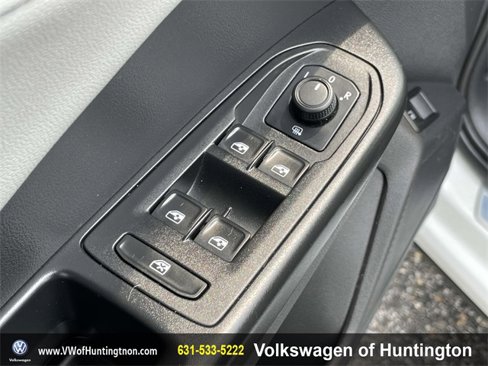 Used 2022 Volkswagen Taos SEL image 15