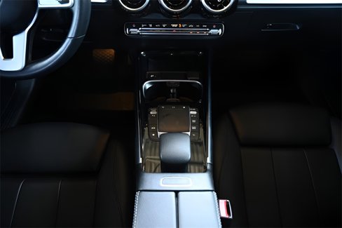 Used 2021 Mercedes-Benz GLB 250 4MATIC w/ Premium Package image 33