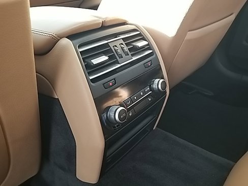 Used 2011 BMW 750i xDrive image 31
