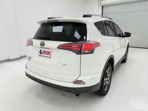 Used 2018 Toyota RAV4 LE image 40
