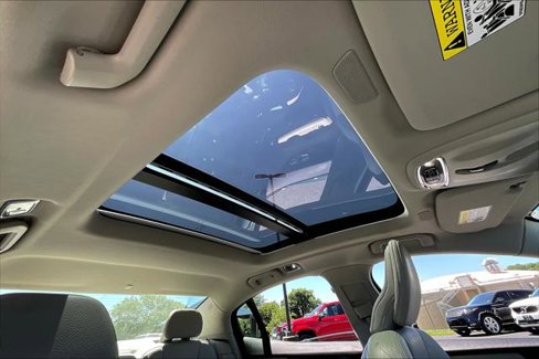 Used 2022 Volvo S60 B5 Momentum image 23