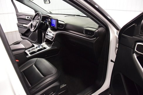 Used 2022 Ford Explorer XLT w/ Equipment Group 202A image 32