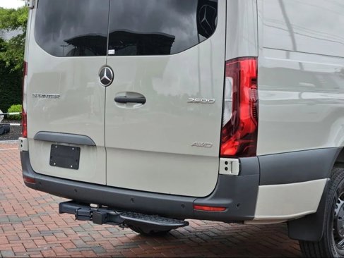 Used 2025 Mercedes-Benz Sprinter 2500 image 8