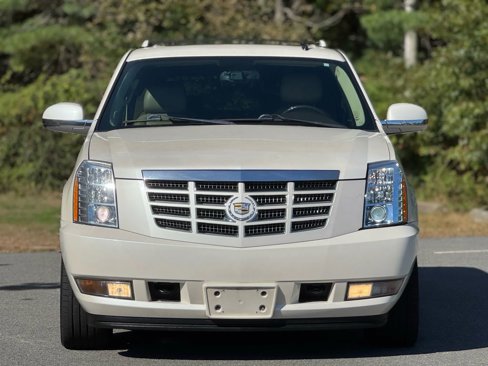 Used 2012 Cadillac Escalade ESV Luxury image 3