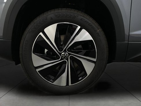 New 2025 Volkswagen Taos SE image 11