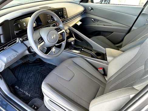 Used 2024 Hyundai Elantra SE image 12