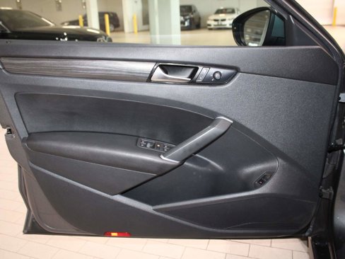 Used 2020 Volkswagen Passat 2.0T R-Line image 8