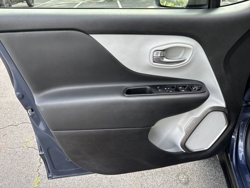 Used 2022 Jeep Renegade Limited image 17
