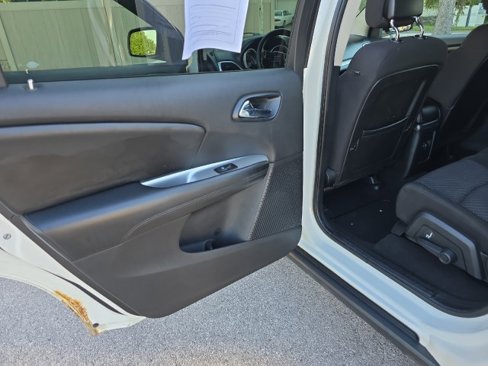 Used 2014 Dodge Journey SXT w/ Flexible Seating Group image 21