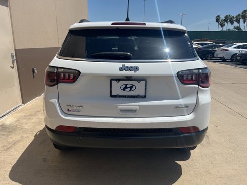Used 2022 Jeep Compass Latitude image 3