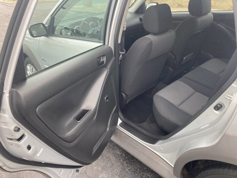 Used 2008 Pontiac Vibe w/ Sun And Sound Package image 18