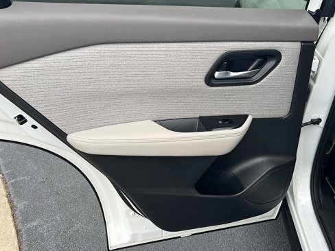 Used 2023 Nissan Rogue SV image 17