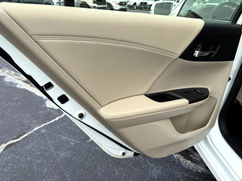 Used 2017 Honda Accord Touring image 11