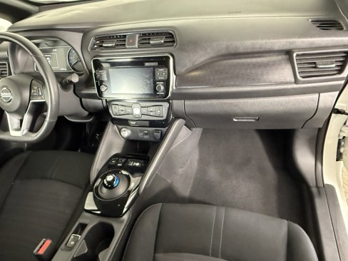 Used 2018 Nissan Leaf SV image 11