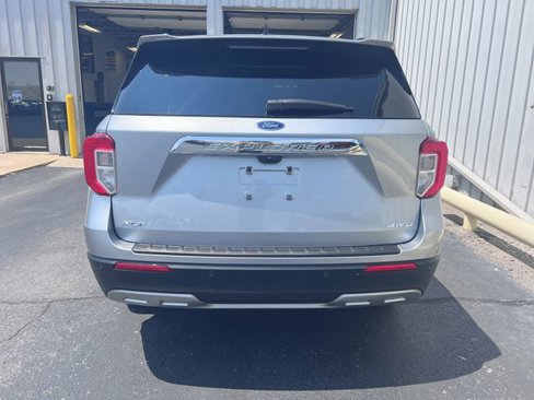 Used 2023 Ford Explorer XLT w/ Equipment Group 202A image 8