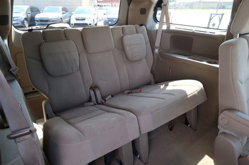 Used 2015 Chrysler Town & Country Touring w/ Driver Convenience Group image 9