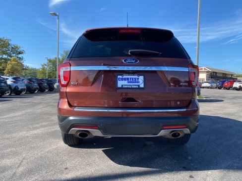 Used 2018 Ford Explorer XLT w/ Equipment Group 202A image 6