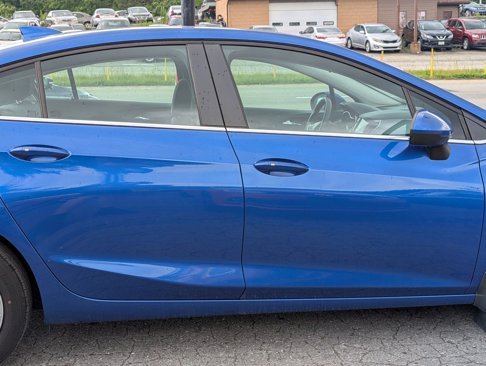 Used 2018 Chevrolet Cruze LT image 9