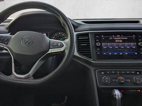 Used 2021 Volkswagen Atlas Cross Sport SE w/ Panoramic Sunroof Package image 16